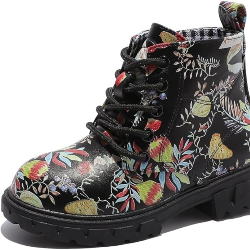 NWT Adorable Ankle-High Boots in Floral Pattern, size 3